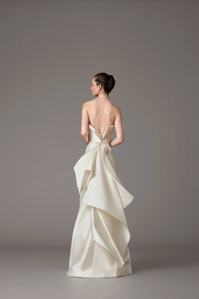 BRIGITTA【ウェディングドレス レンタル】ANTONIO RIVA アントニオリーヴァ インポート 【ウェディングドレス レンタル】