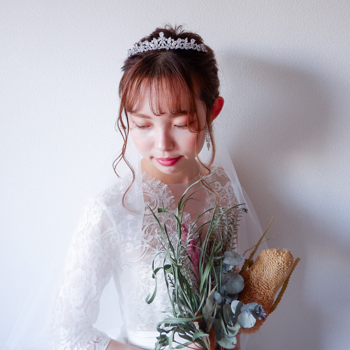 【ヘッドドレス】ティアラ ビジュー ブライダルヘッドドレス シルバー f4 【結婚式 ヘアアクセサリー】