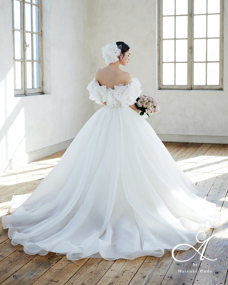 カメリア HE-154(Off White)【ウェディングドレスレンタル】