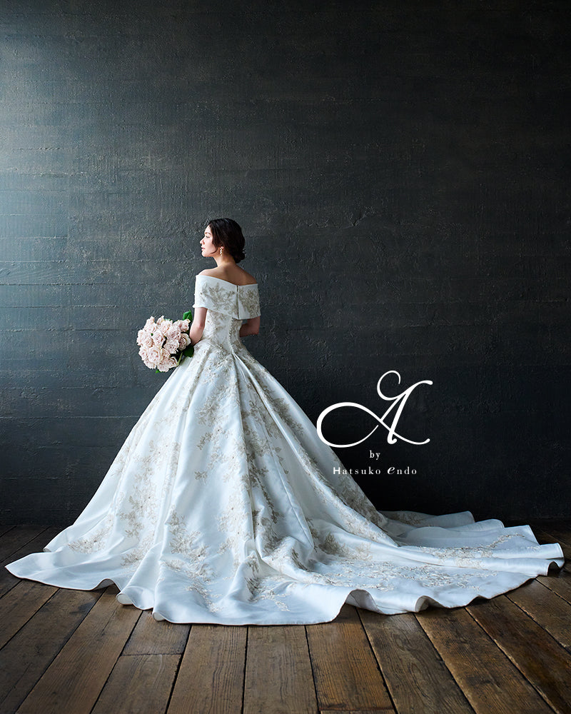 ドナ HE-139(Off White)【ウェディングドレスレンタル】