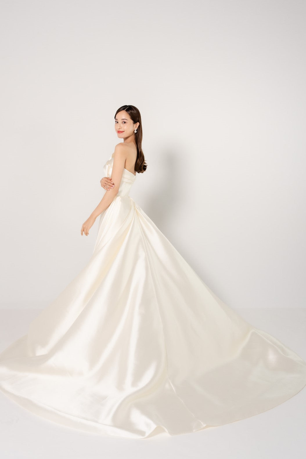 Lua ルア【ウェディングドレス レンタル】韓国ドレス/LEMERE Aライン スレンダー【結婚式】