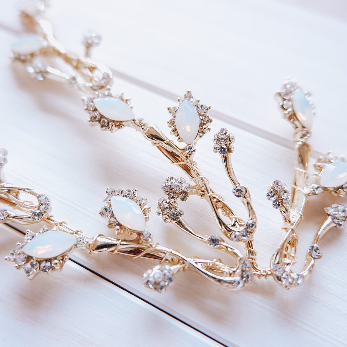 ブライダルヘッドドレス ビジュー 小枝ヘッドドレス リーフ ゴールド p2 【結婚式 ヘアアクセサリー】