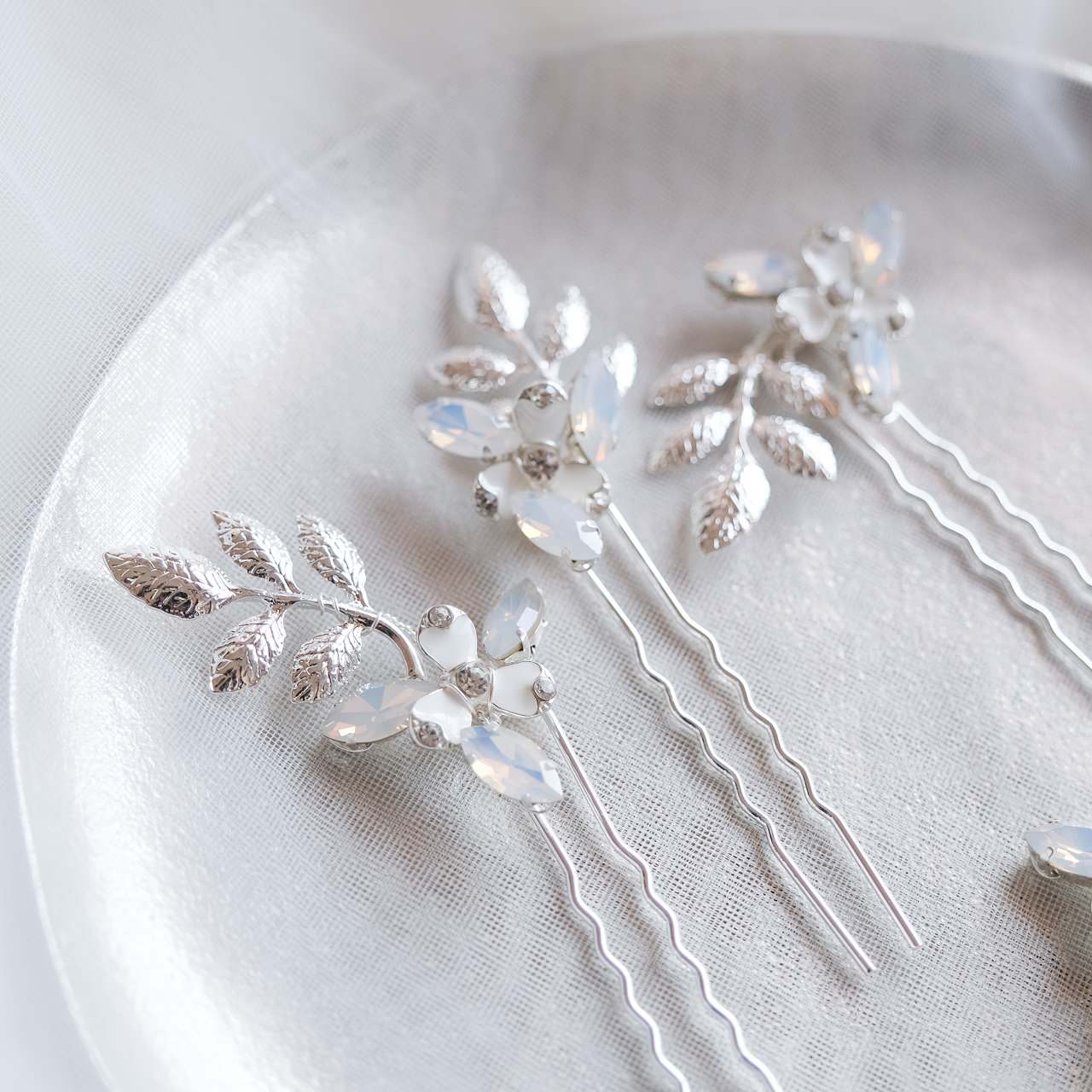 (4点セット) ブライダルヘッドドレス フラワー リーフ ヘッドコーム ピン【シルバー】p10 【結婚式 ヘアアクセサリー】