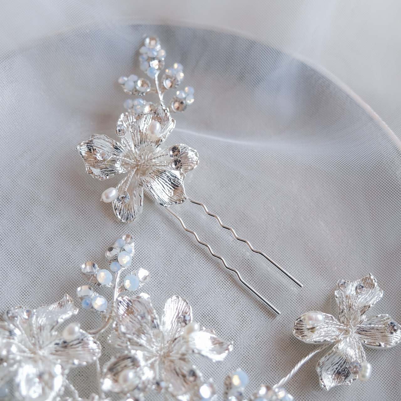 (2点セット) ブライダルヘッドドレス フラワー リーフ ヘッドコーム ピン シルバー p22 【結婚式 ヘアアクセサリー】