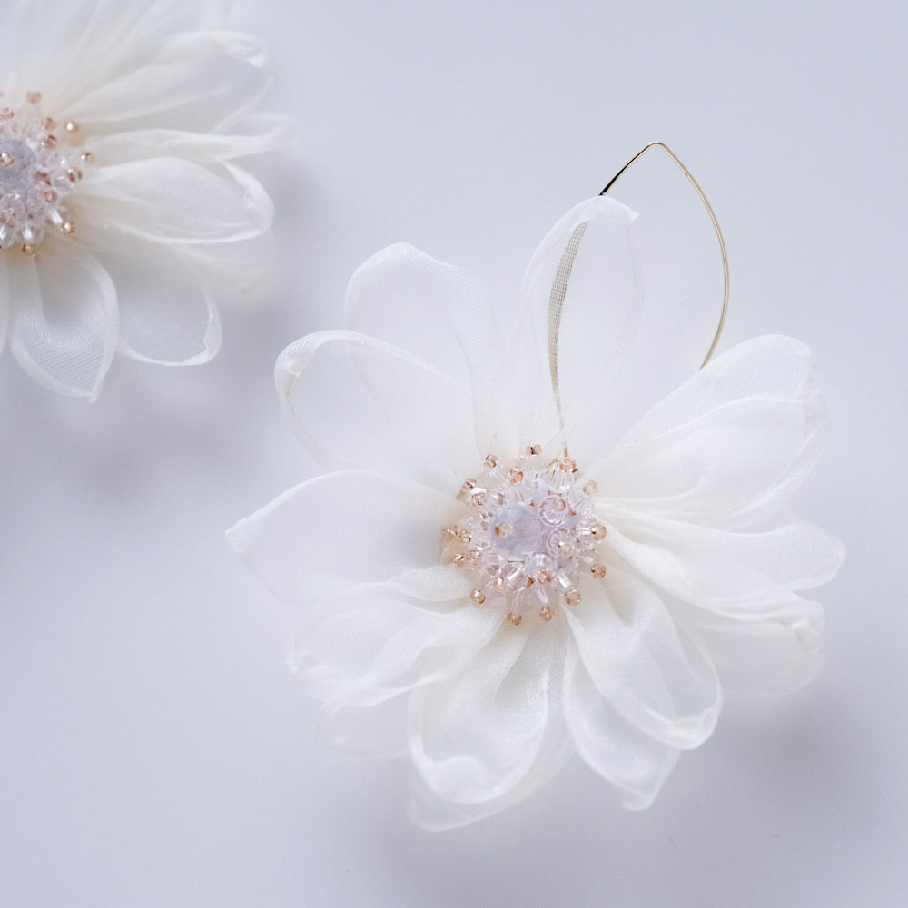 【ピアス】ブライダルピアス フラワーレース ビーズ ホワイト r14 【結婚式 ピアス イヤリング】