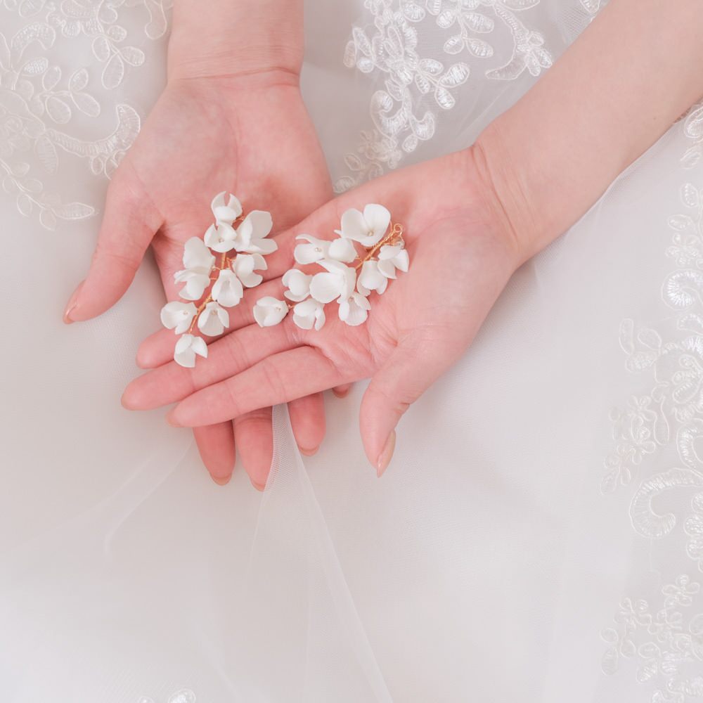 【イヤリング】ブライダルイヤリング ホワイトフラワーイヤリング 小枝イヤリング r15 【結婚式 ピアス イヤリング】