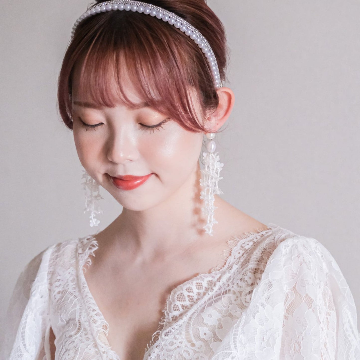 【ピアス】ブライダル タッセル パール ビーズ ホワイトフラワー v46【結婚式 ピアス イヤリング】