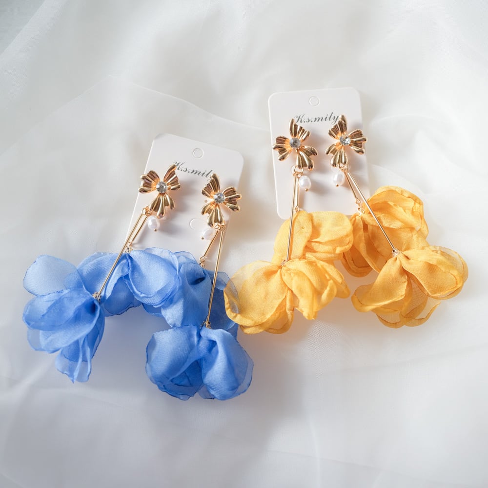 【ピアス】ブライダルピアス パール ビジュー 花びらピアス イエロー オレンジ s2 【結婚式 ピアス イヤリング】