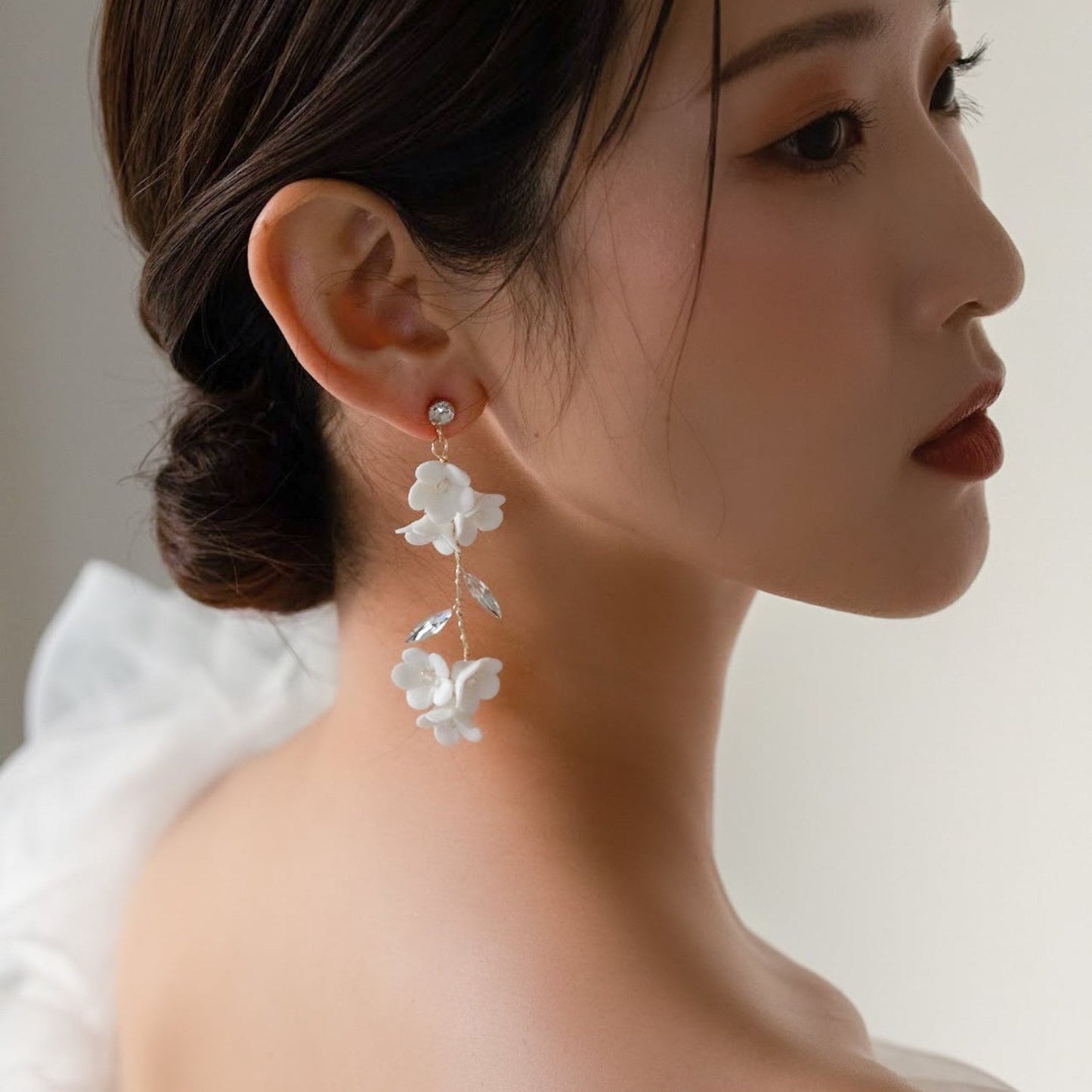 【イヤリング】ブライダル 小枝イヤリング ホワイトフラワー ゴールド u10 【結婚式 ピアス イヤリング】