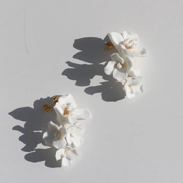 ホワイトフラワー【ブランシュピアス】 【結婚式 ピアス イヤリング】