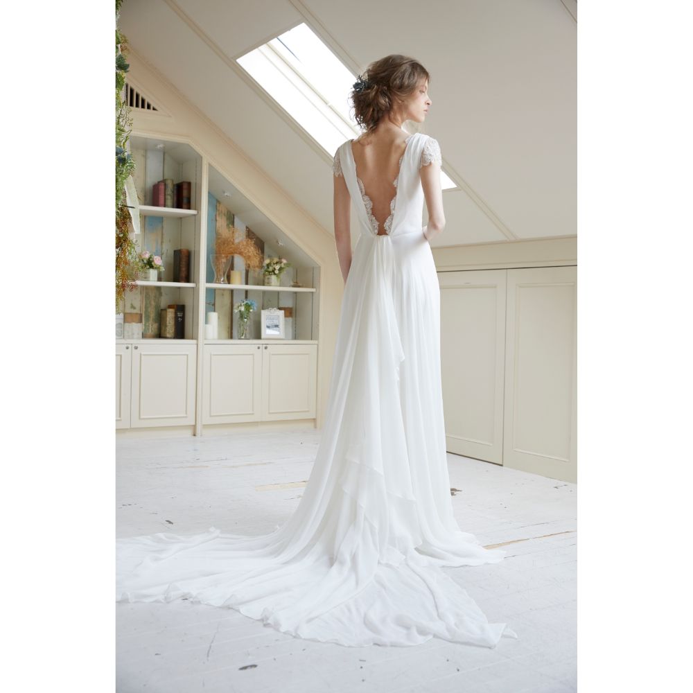 AN005 【ウェディングドレス レンタル】