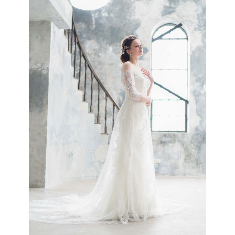 ロングスリーブのスレンダードレス ウェディングドレス 【ウェディングドレス レンタル】