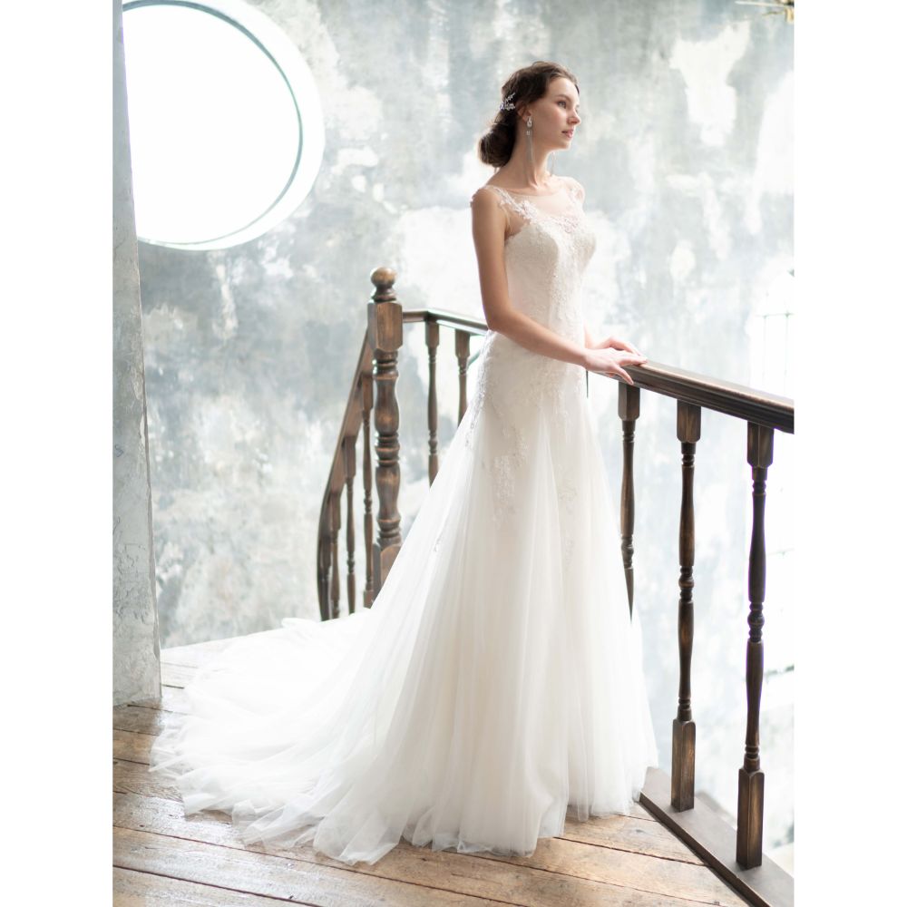 レースのノースリーブスレンダーウェディングドレス 【ウェディングドレス レンタル】