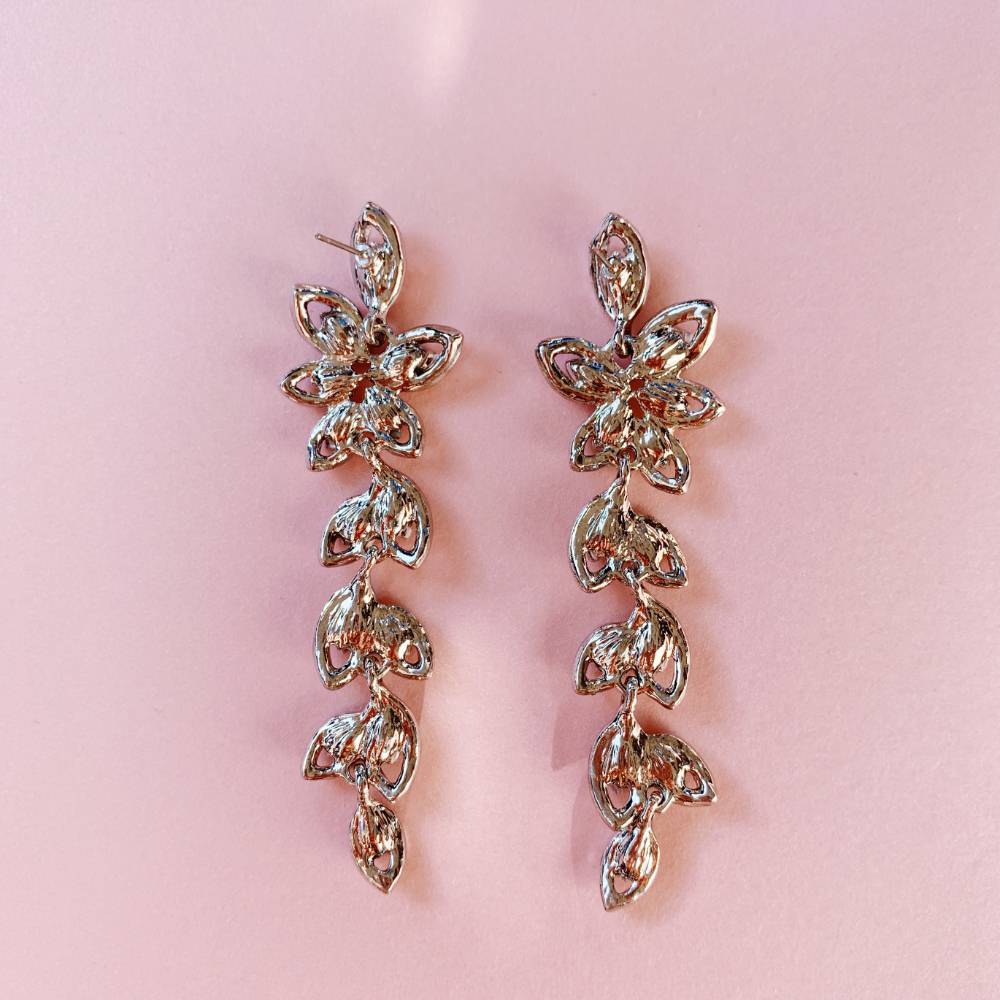 【ピアス】Botanical Swing クリスタルピアス/ブライダルアクセサリー 【結婚式 ピアス イヤリング】