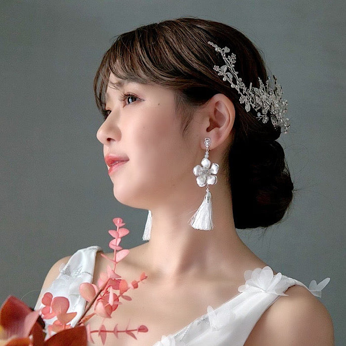 【ピアス】ホワイト フラワー フリンジ ピアス 【結婚式 ピアス イヤリング】