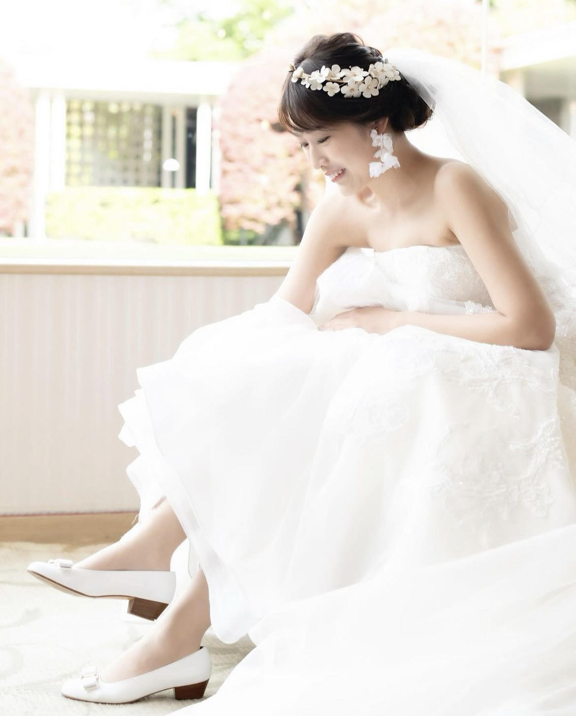 【ティアラ】White Flower ティアラ/ブライダルアクセサリー 【結婚式 ヘアアクセサリー】