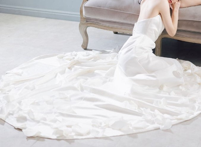 裾花びらドレス 【ウェディングドレス レンタル】