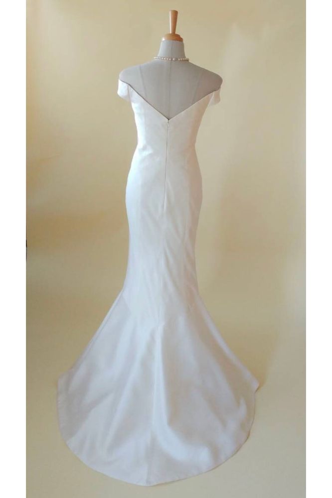 タロウ 【ウェディングドレス レンタル】