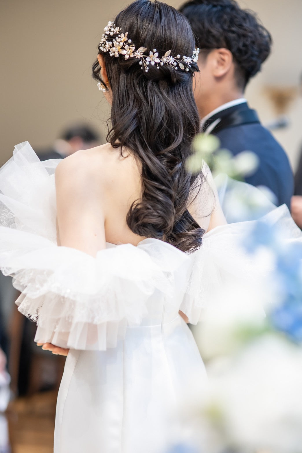 レース&キラキラのフリル袖ドレス 【ウェディングドレス オーダーメイド】