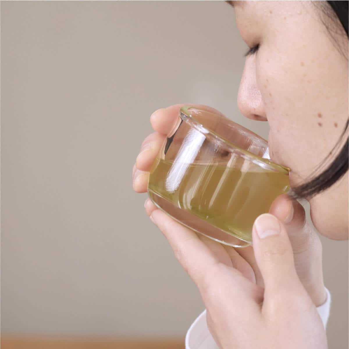 ポケトル コンパクトガラスきゅうす(アイボリー) ティーセット 1人用 おいしいお茶が入れられる 手のひらサイズ 120mL 【結婚式 ギフト 引き出物 食器類】POKETLE vidro calm