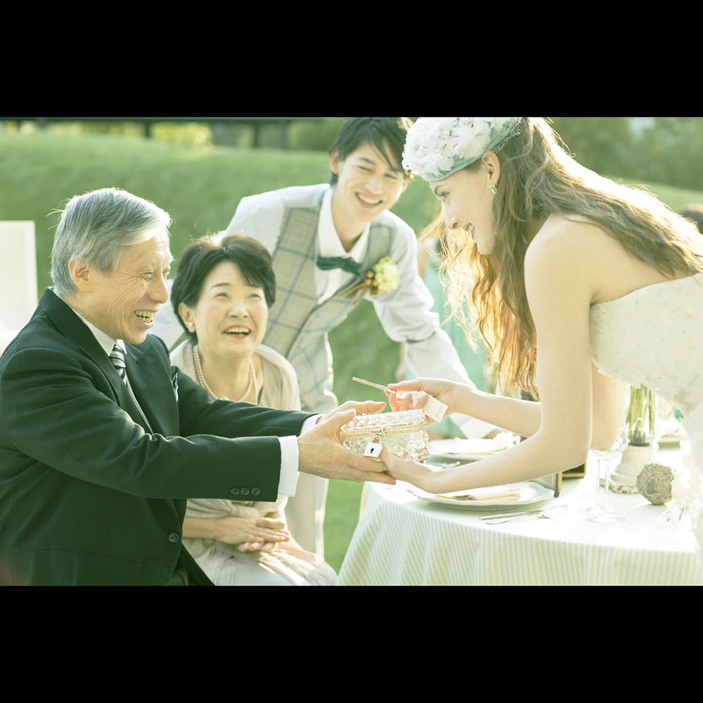 【新演出】プレシャスボックス(ザ・プレゼントボックス)4卓以上 【結婚式 挙式 披露宴 演出グッズ レンタル】