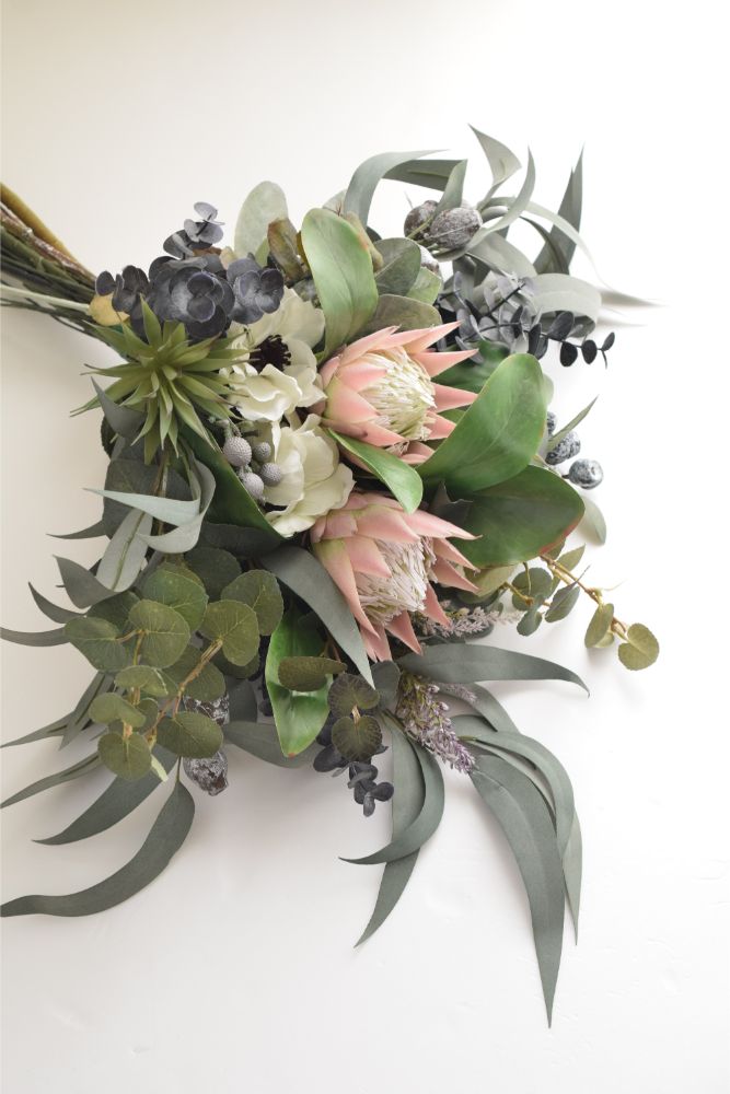 【造花】存在感のあるプロテアを使ったブーケ 【結婚式 フラワー 造花 ブーケ ブートニア】