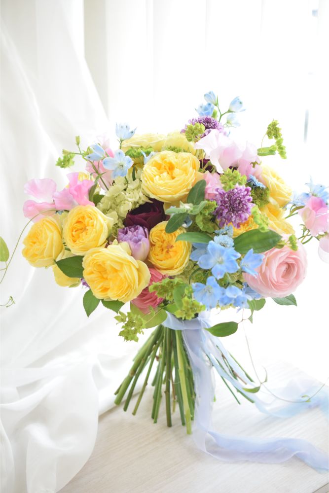 【生花】カラフル MiXカラーのクラッチブーケ 【結婚式 フラワー 生花 ブーケ ブートニア】