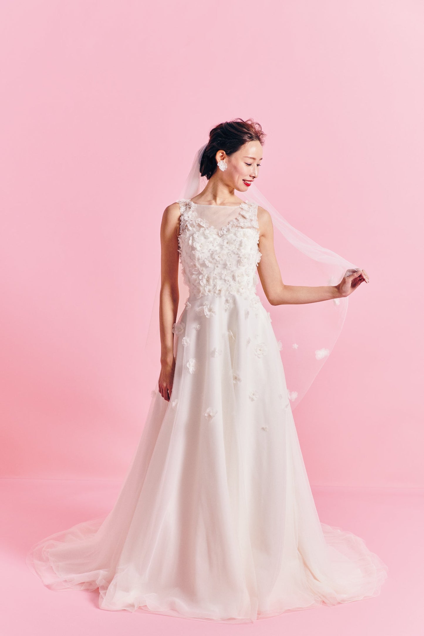 Rita リタ【ウェデイングドレス レンタル】Aライン フラワーモチーフ イリュージョンレース 【結婚式】