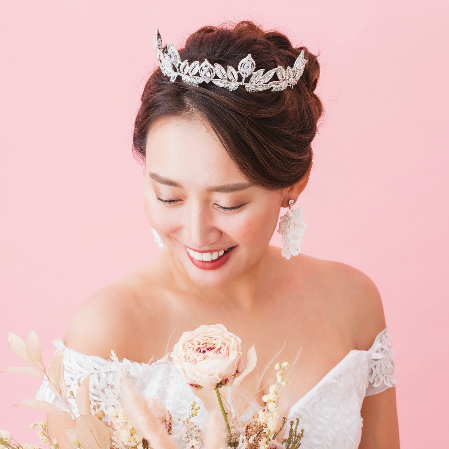 【ピアス】Amelia ホワイトaclicフラワーピアス 【結婚式 ピアス イヤリング】