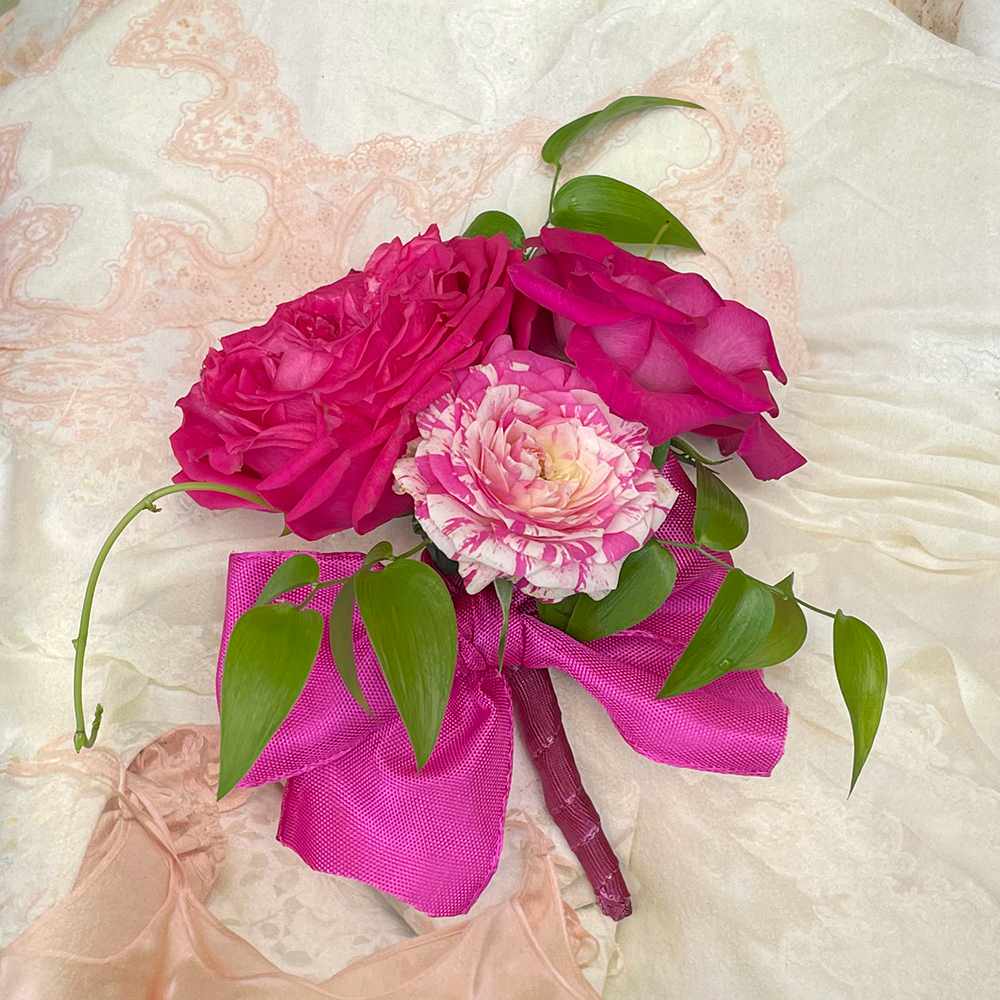 【生花】あふれる想いは幸せのピンクに込めて(クラッチブーケ) 【結婚式 フラワー 生花 ブーケ ブートニア】