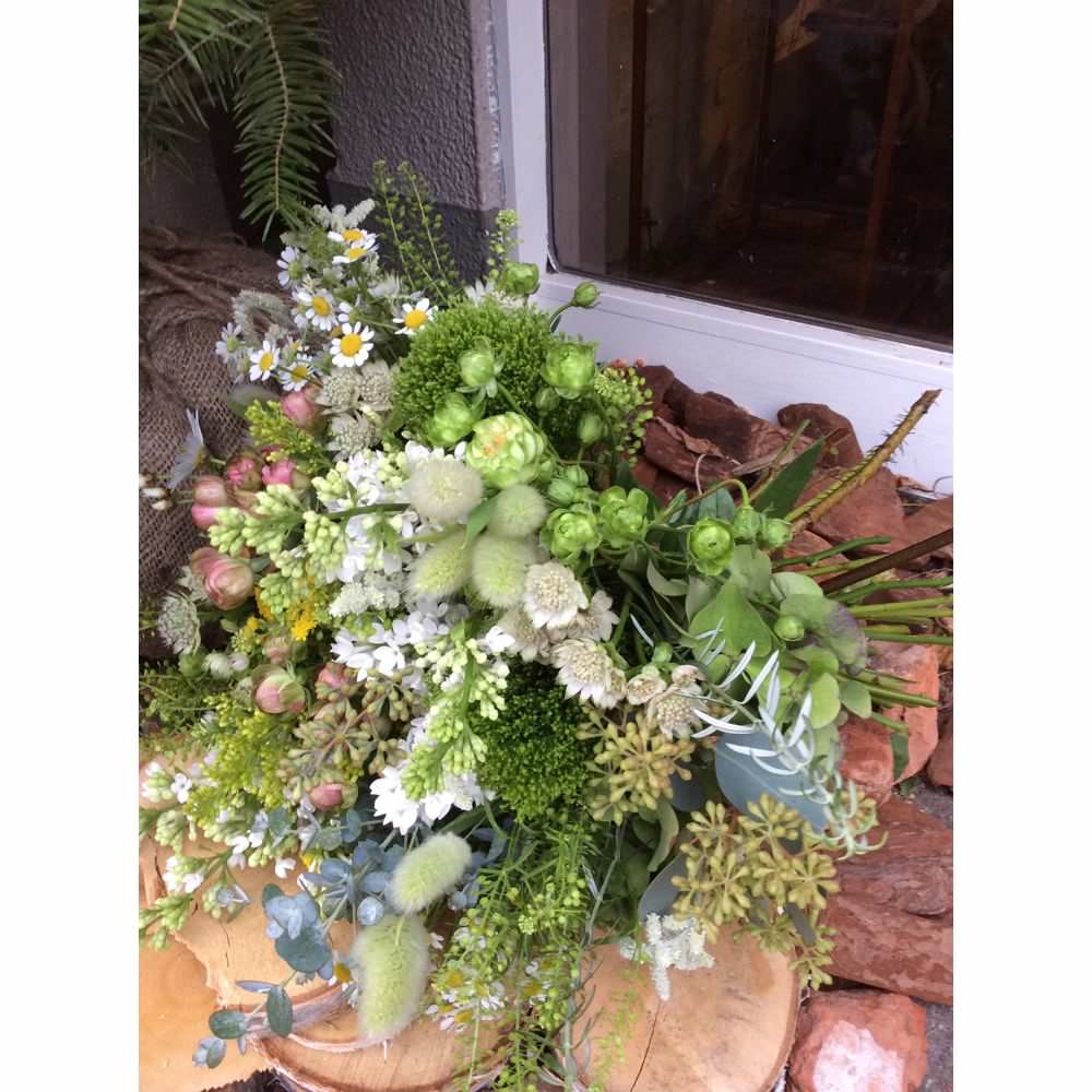 【生花】グリーン×ホワイト クラッチブーケ 花嫁 人気 【結婚式 フラワー 生花 ブーケ ブートニア オーダーメイド】