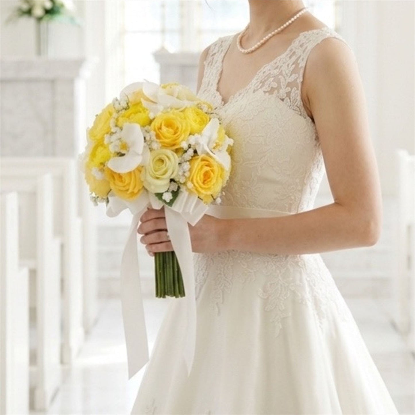 黄色のバラと胡蝶蘭のラウンドブーケ ヘアパーツプレゼント【結婚式 フラワー 造花 ブーケ ブートニア】
