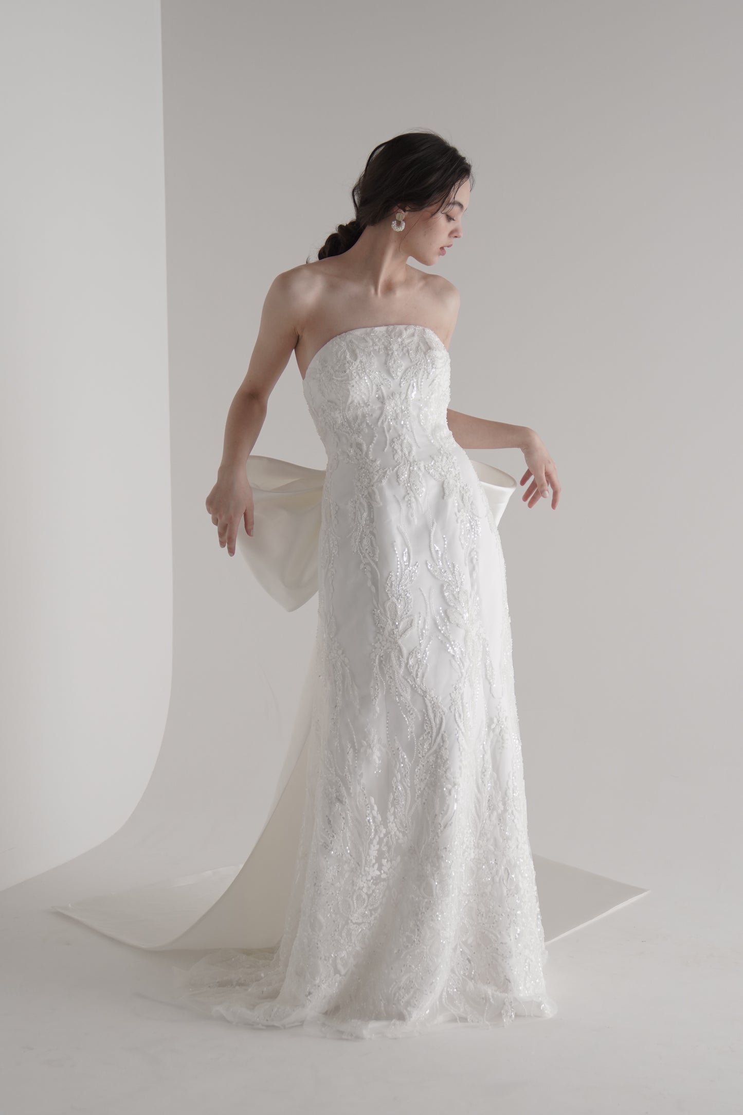 Aube【結婚式 ウェディングドレス レンタル】
