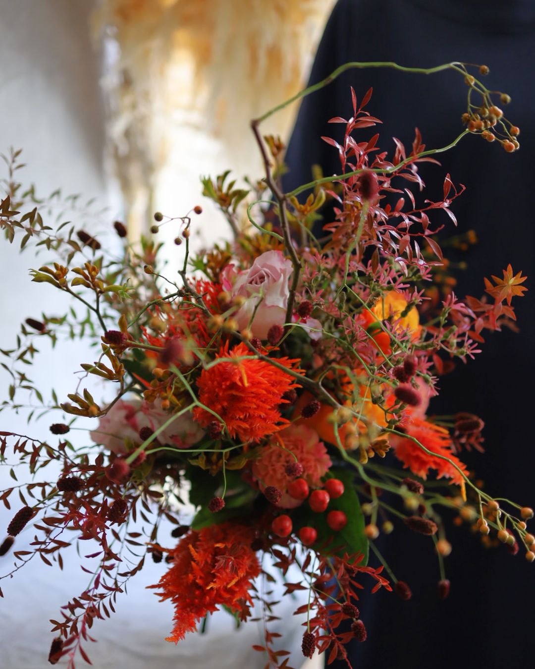 《生花》バラ・ケイトウ・野ばらの実の紅葉ブーケ《結婚式 生花 フラワー ブライダル》