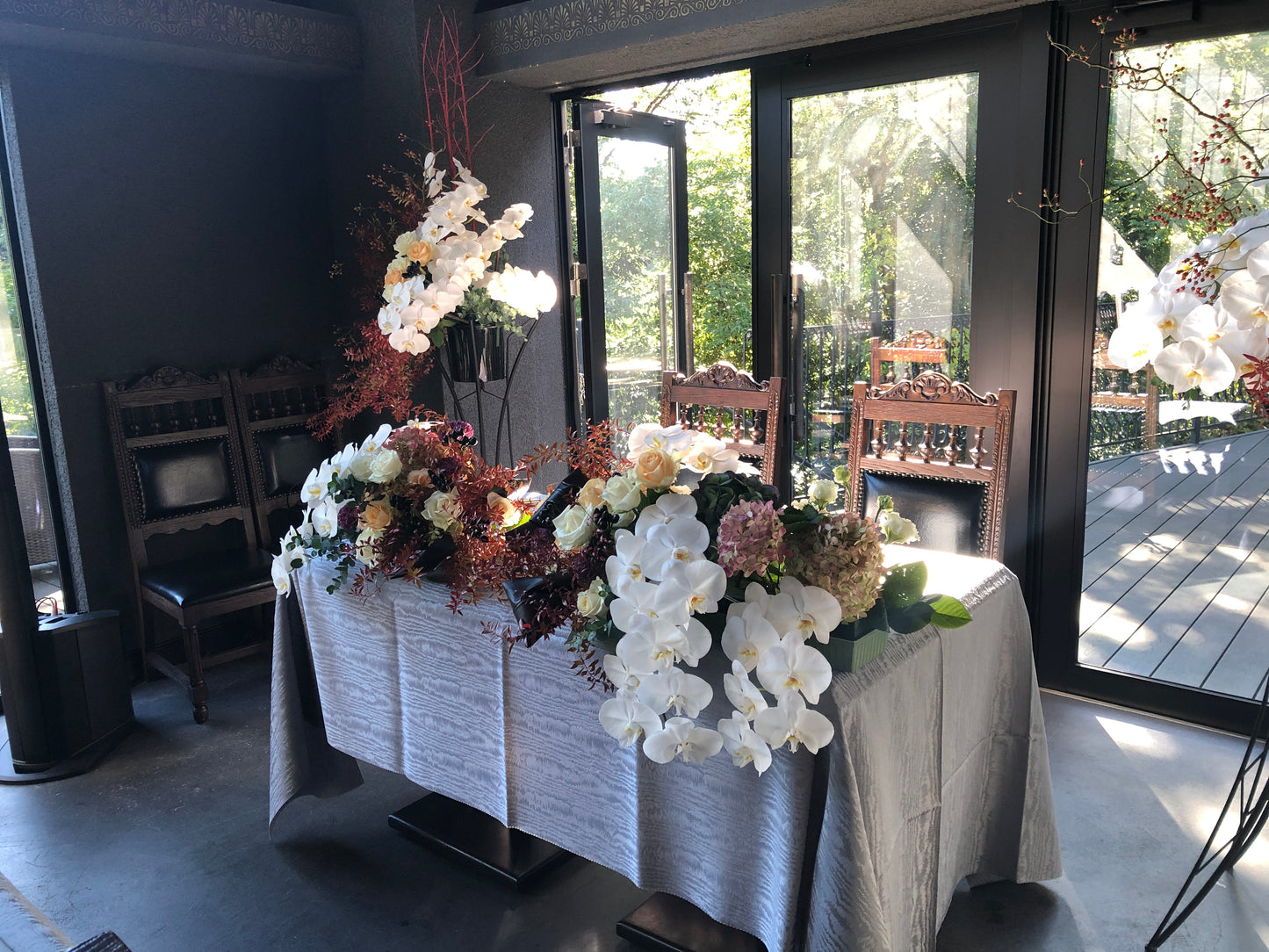 《生花》胡蝶蘭の和洋モダンメインテーブル《結婚式 生花 フラワー ブライダル》
