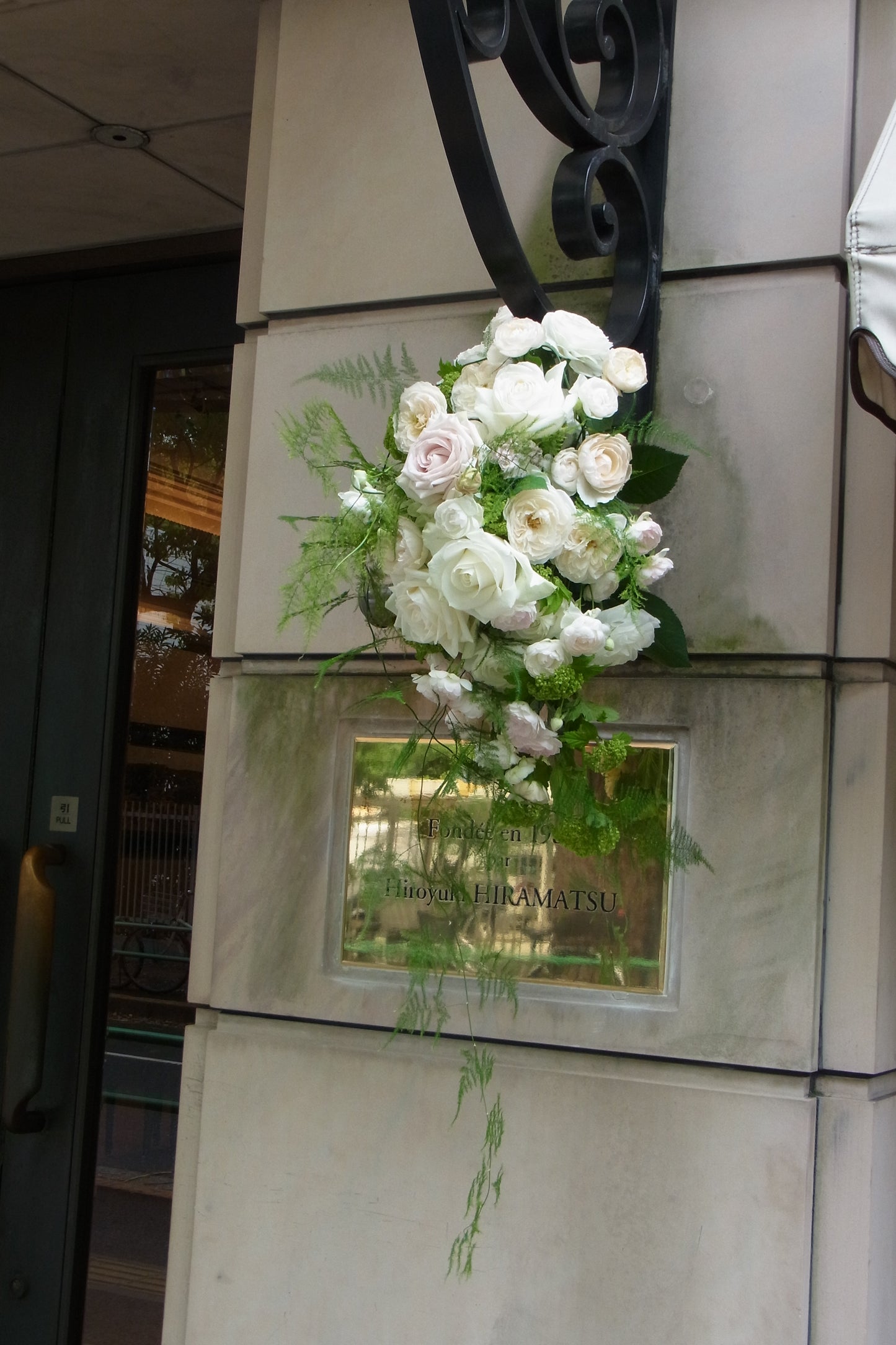 《造花・生花》パームフラワーとユーカリの会場装花・生花を使用した会場装花《結婚式 生花 フラワー ブライダル》