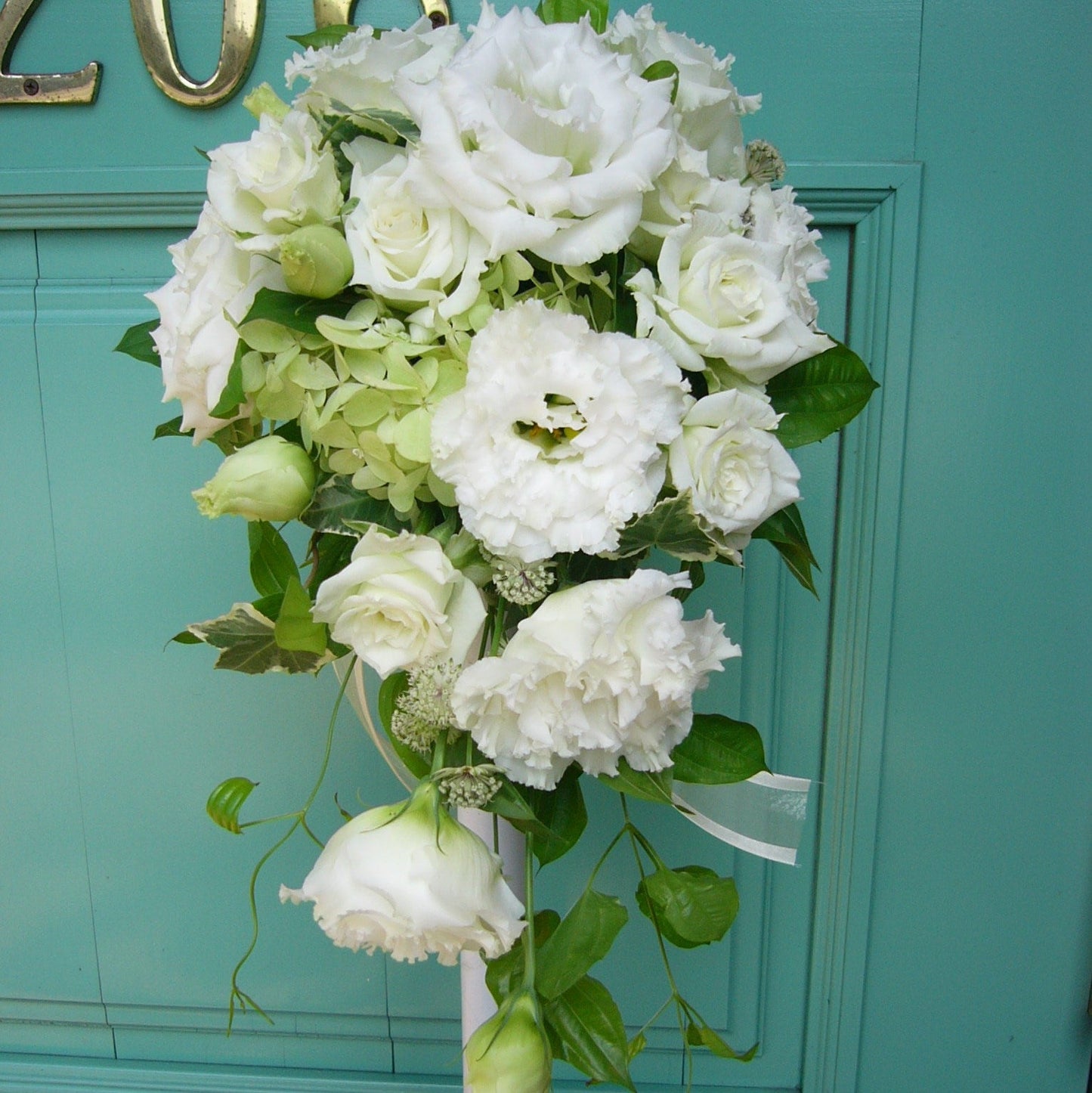 【生花】キャスケードブーケ(ブートニア付き) 【結婚式 フラワー 生花 ブーケ ブートニア オーダーメイド】