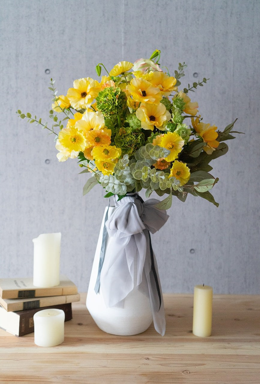 【造花】輝くイエローとグレーの遊び心のあるブーケ 【結婚式 フラワー 造花 ブーケ ブートニア】