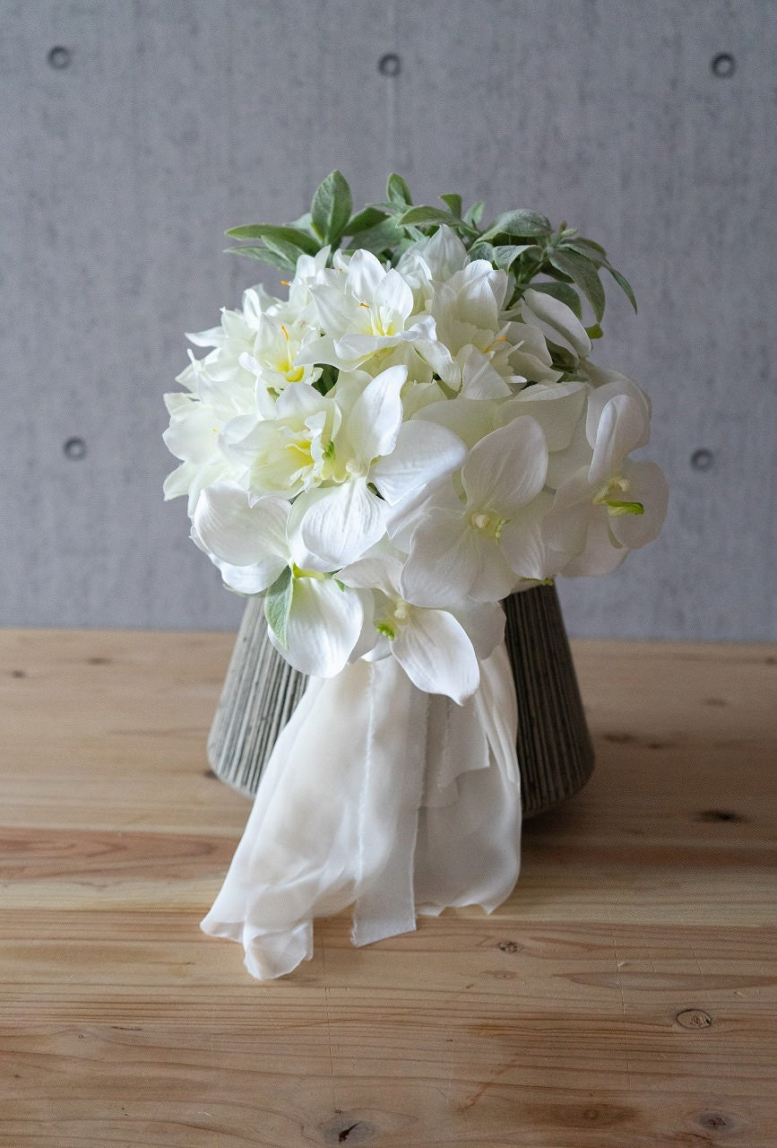 【造花】白の贅沢ブーケ 上品で清楚な仕上がり 【結婚式 フラワー 造花 ブーケ ブートニア】