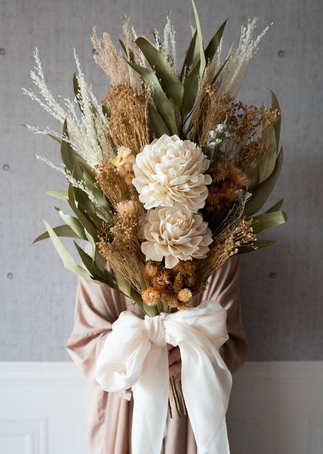 【ドライフラワーブーケ】エクルベージュのブーケ 柔らかいオーガンジーリボンをつけて 【結婚式 フラワー ドライフラワー ブーケ ブートニア】