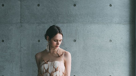 個性とナチュラルが共存するカジュアルなウェディングドレス