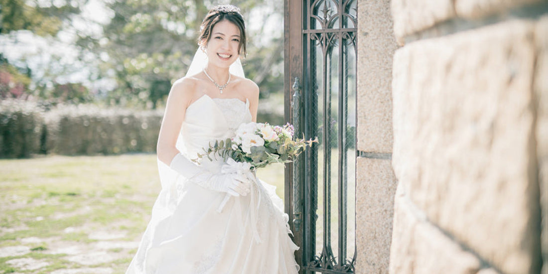 ウェディングドレスのレンタル料金の相場は? 安く抑える方法や持ち込みの注意点も解説