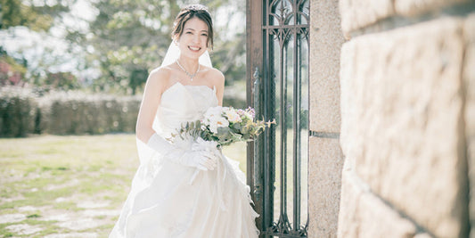 ウェディングドレスのレンタル料金の相場は? 安く抑える方法や持ち込みの注意点も解説