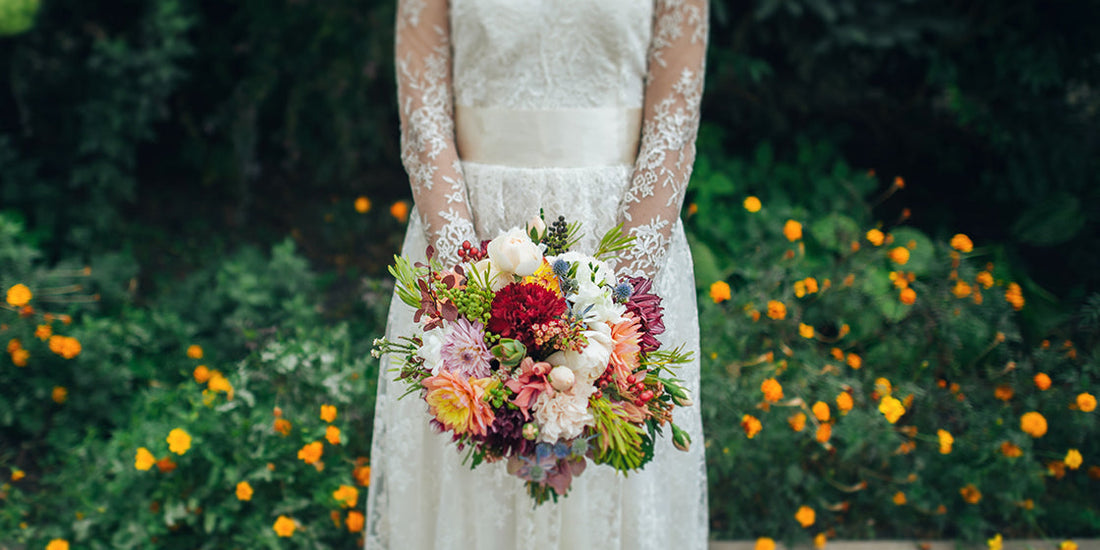 ウェディングブーケの形の種類は? 人気のデザインや選び方のポイントまで解説