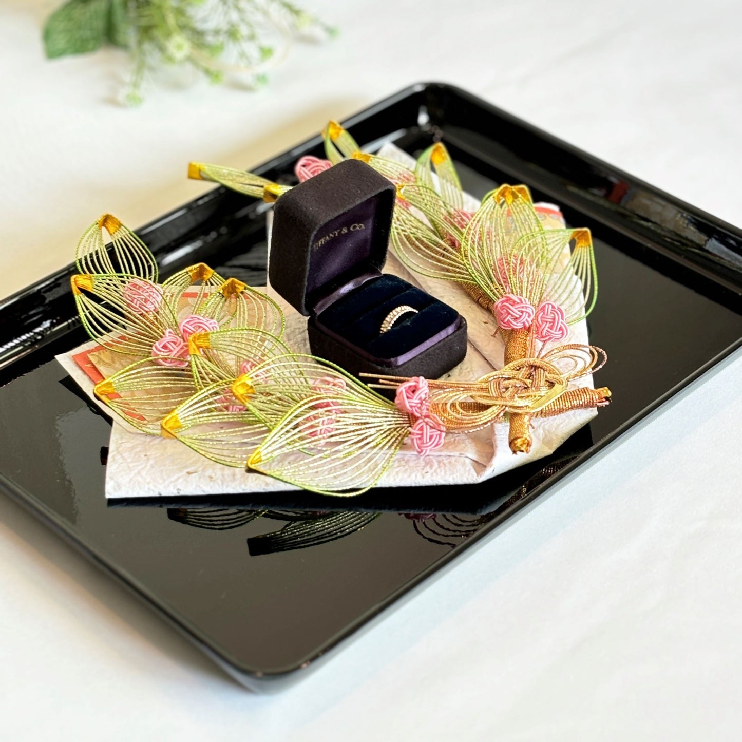 しあわせ指輪飾り 黒塗り盆付【結婚式 リングピロー 両家顔合わせ 結納】