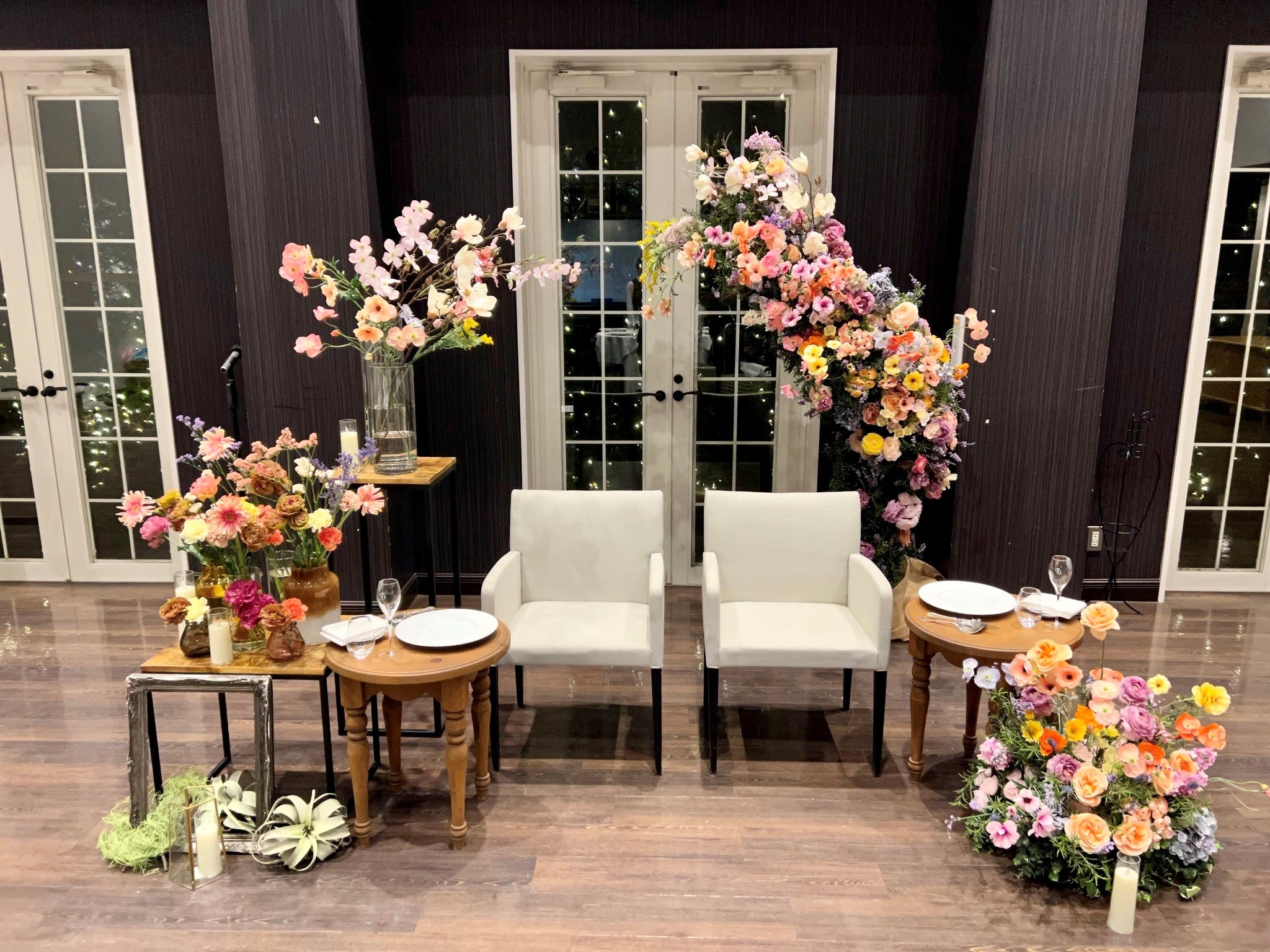 【最終値下げ！】造花　結婚式　内装　装飾　フラワーロード Amazon｜結婚式のバージンロードの装飾ピューフラワー結婚式