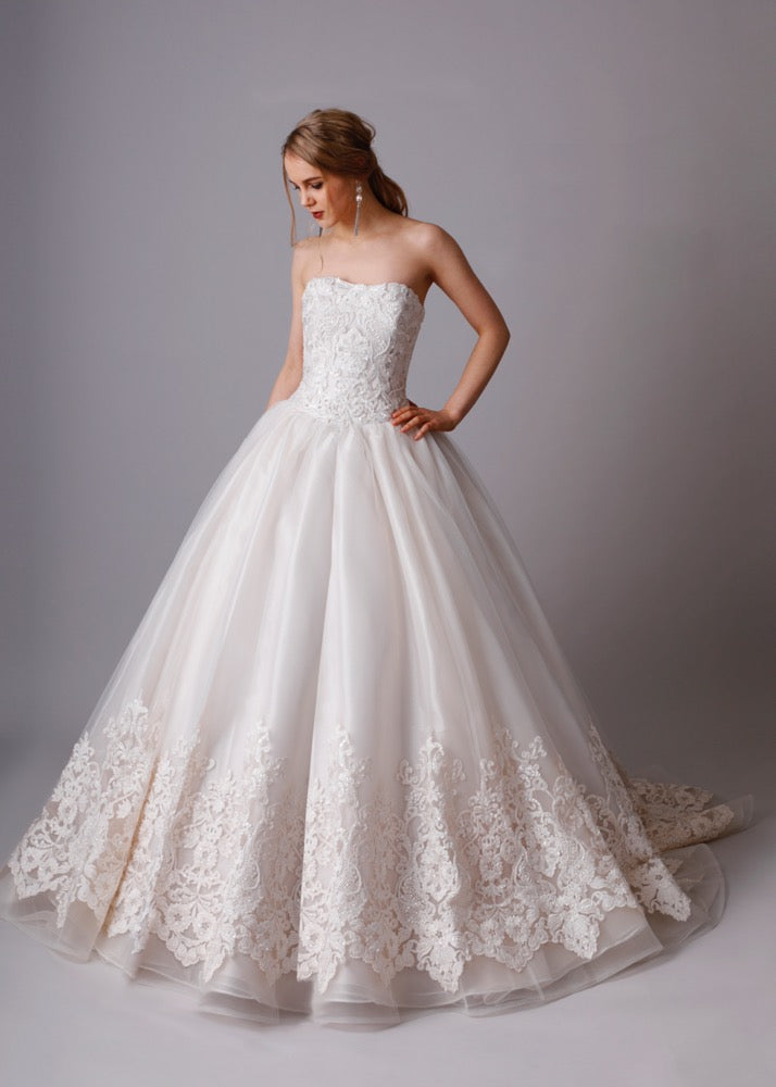 Qualo TK-271 【ウェディングドレス レンタル】