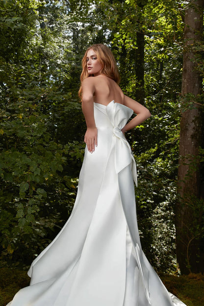 BISOUS【ウェディングドレス レンタル】