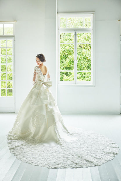 Lyana【ウェディングドレス レンタル】