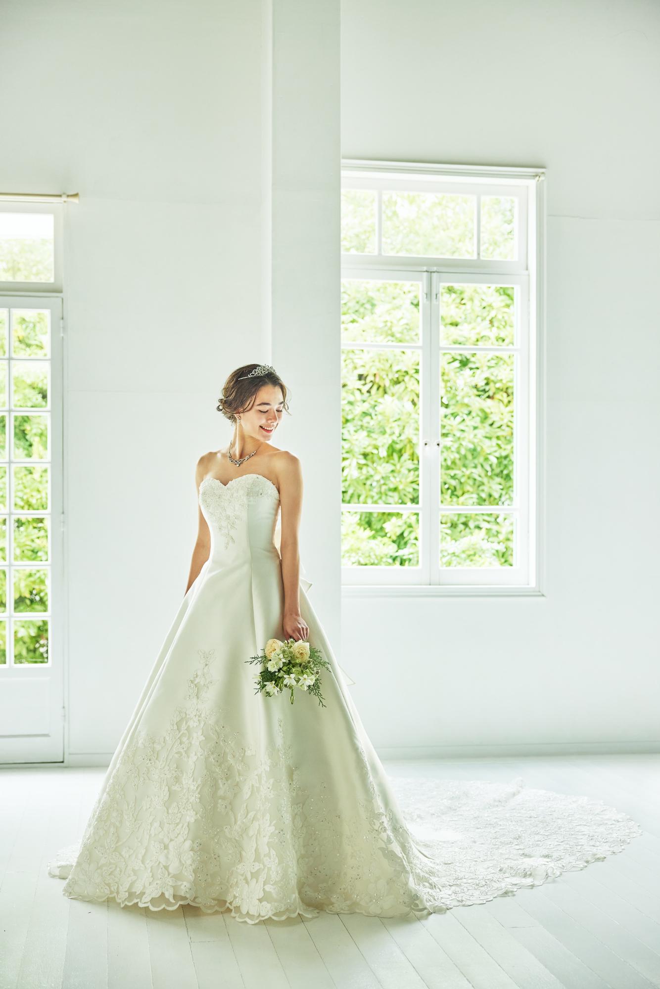 Lyana【ウェディングドレス レンタル】